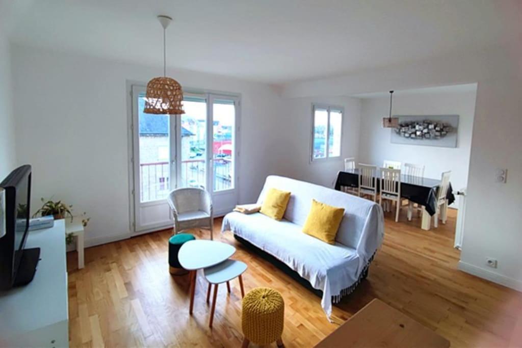 Appartement 76M2 Lumineux Centre Ville Garage Prive 3Ieme Etage Sans Ascenseur Fougères Dış mekan fotoğraf